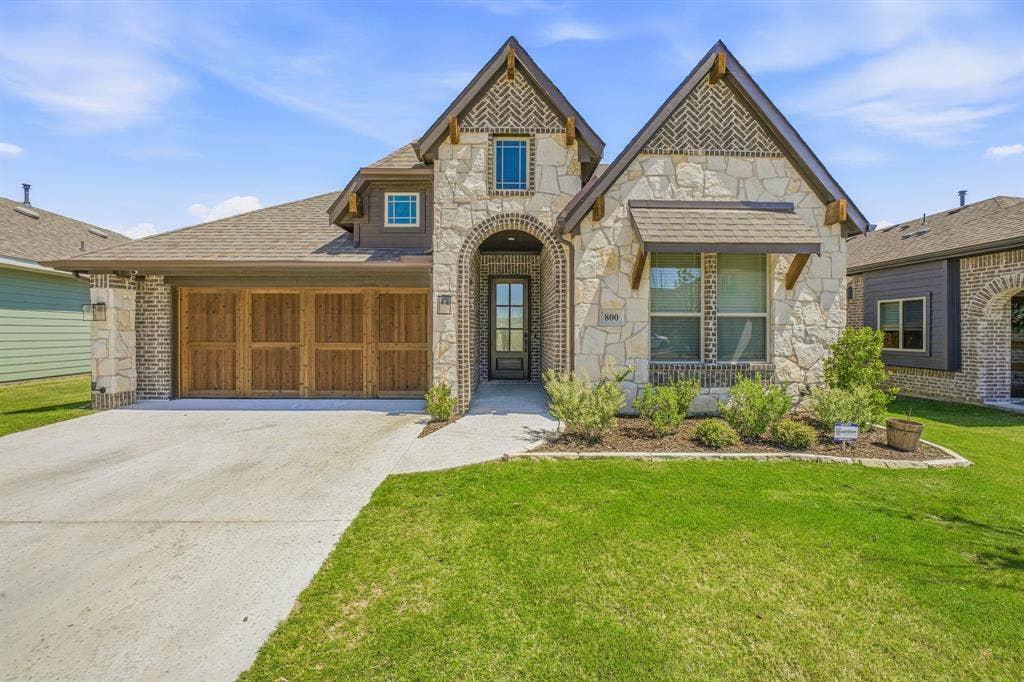 800 Jaguar Ridge, Godley, TX 76044 800 Jaguar Ridge, Godley, TX 76044