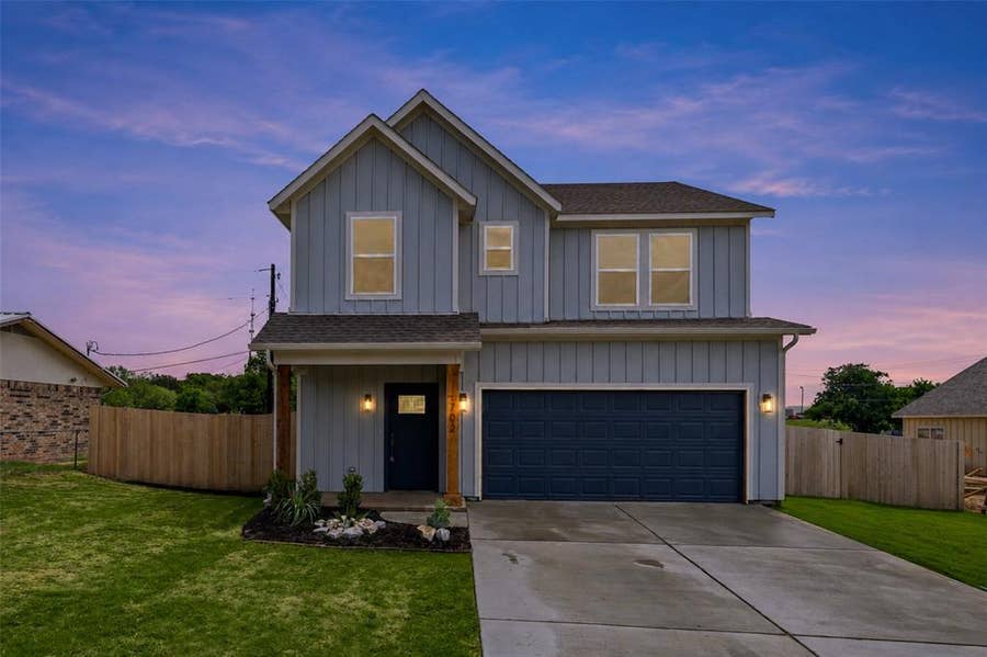 Property photo for 702 Perkins Court, Granbury, TX