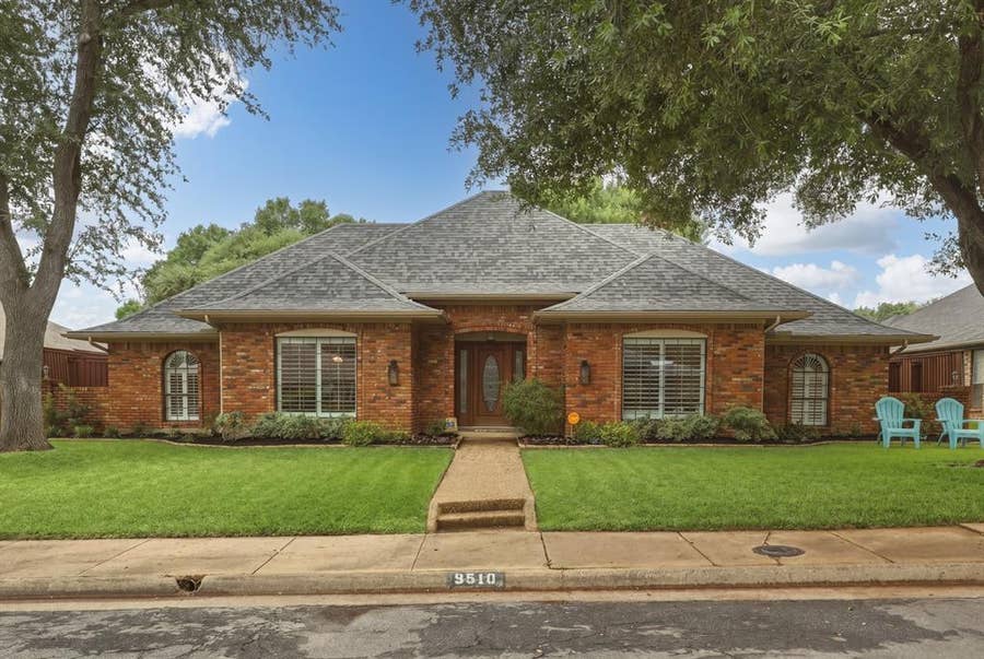 Property photo for 9510 Hill View Drive, Dallas, TX