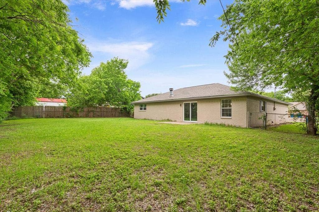 329 Applewood Lane, Hewitt, TX 76643 329 Applewood Lane, Hewitt, TX 76643