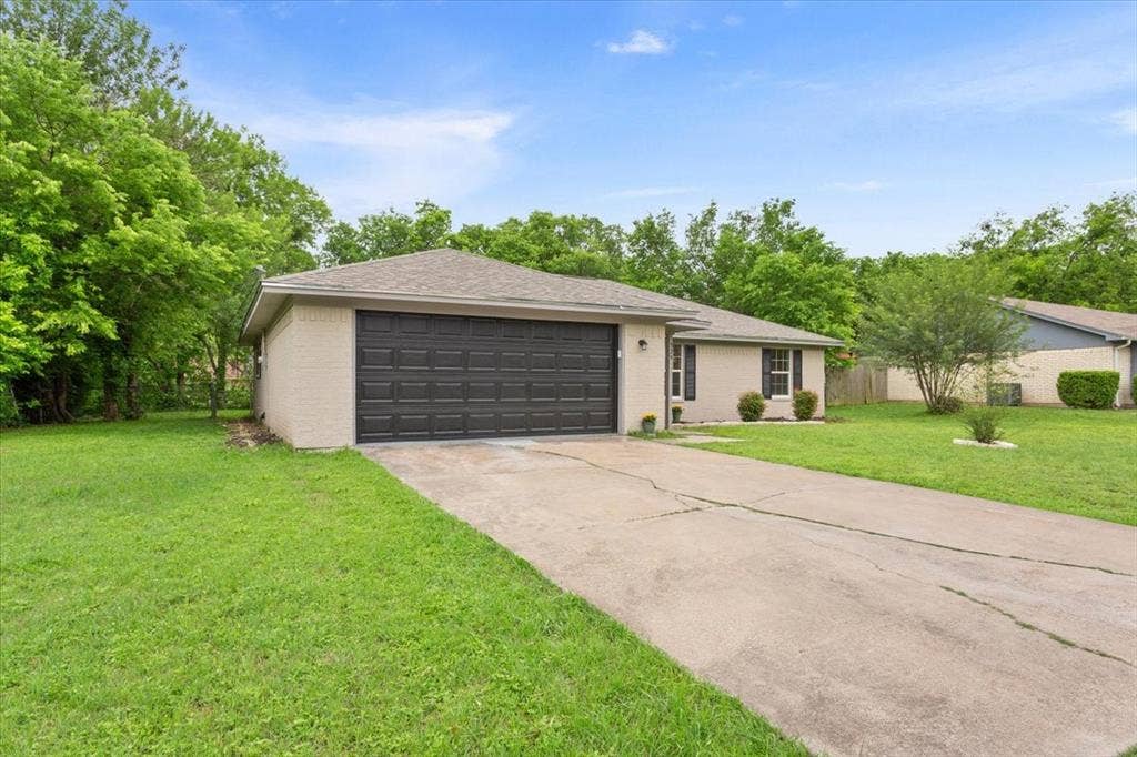329 Applewood Lane, Hewitt, TX 76643 329 Applewood Lane, Hewitt, TX 76643