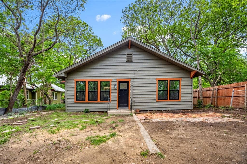 1014 Bolivar Street, Denton, TX 76201 1014 Bolivar Street, Denton, TX 76201