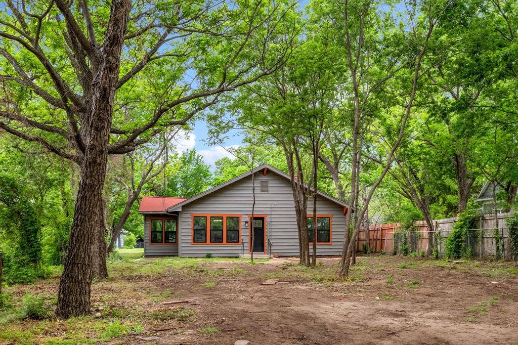 1014 Bolivar Street, Denton, TX 76201 1014 Bolivar Street, Denton, TX 76201