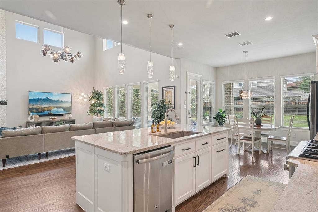 2731 Dames Lane, Irving, TX 75063 Open concept living room and kitchen