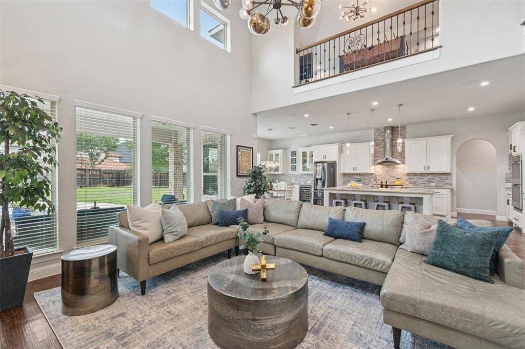 2731 Dames Lane, Irving, TX 75063 Open concept living room and kitchen