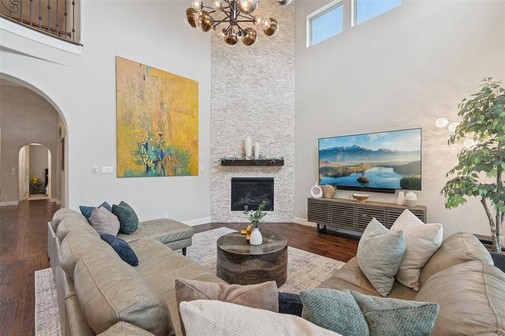 2731 Dames Lane, Irving, TX 75063 Open concept living room