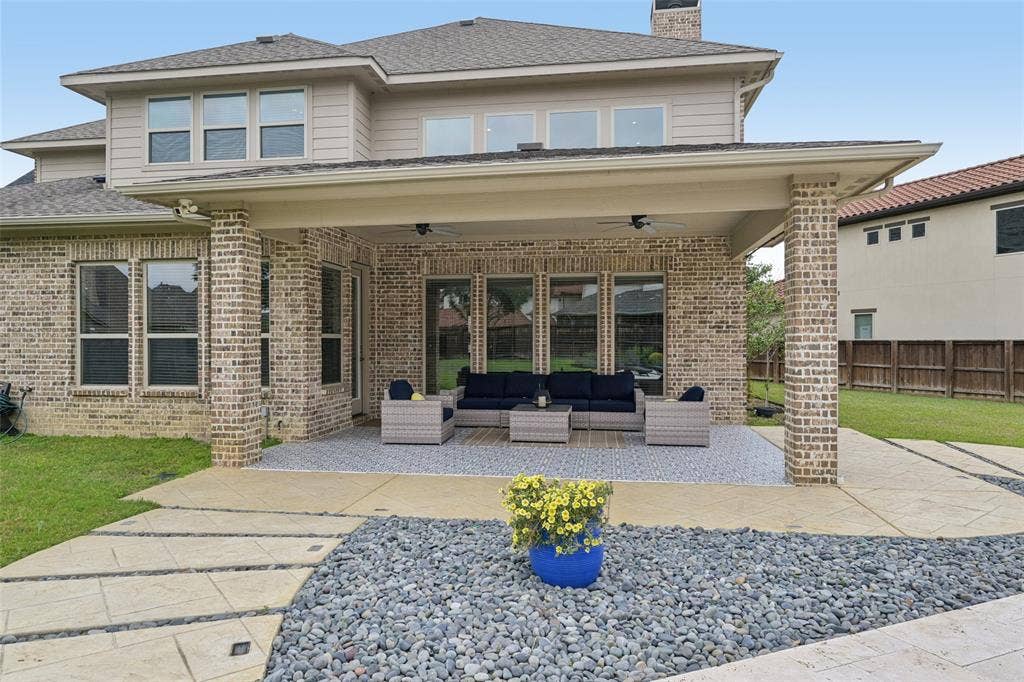 2731 Dames Lane, Irving, TX 75063 Covered patio