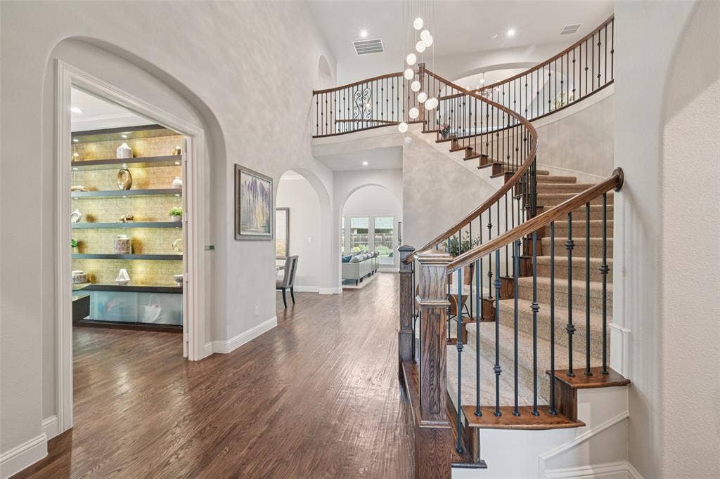 2731 Dames Lane, Irving, TX 75063 Jaw dropping entry