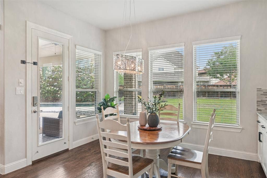 2731 Dames Lane, Irving, TX 75063 Breakfast room