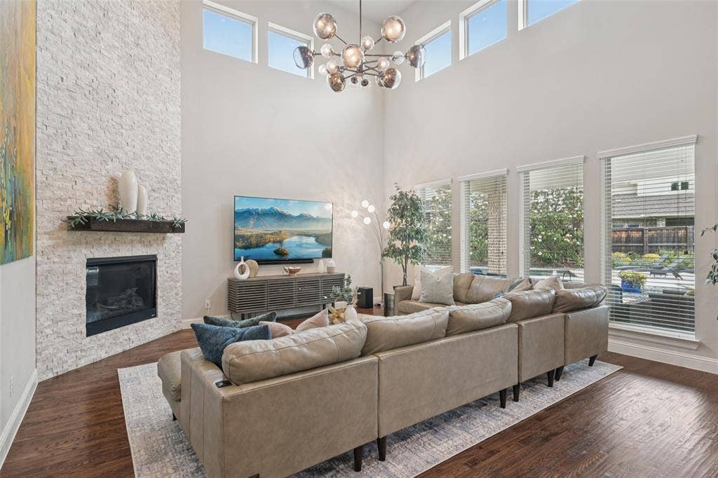 2731 Dames Lane, Irving, TX 75063 Open concept living room