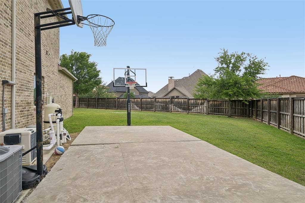 2731 Dames Lane, Irving, TX 75063 Basketball court