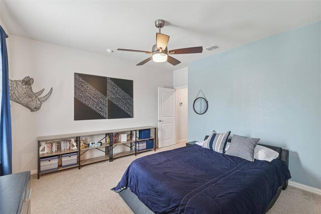 2731 Dames Lane, Irving, TX 75063 Bedroom w ensuite bathroom - 2nd floor