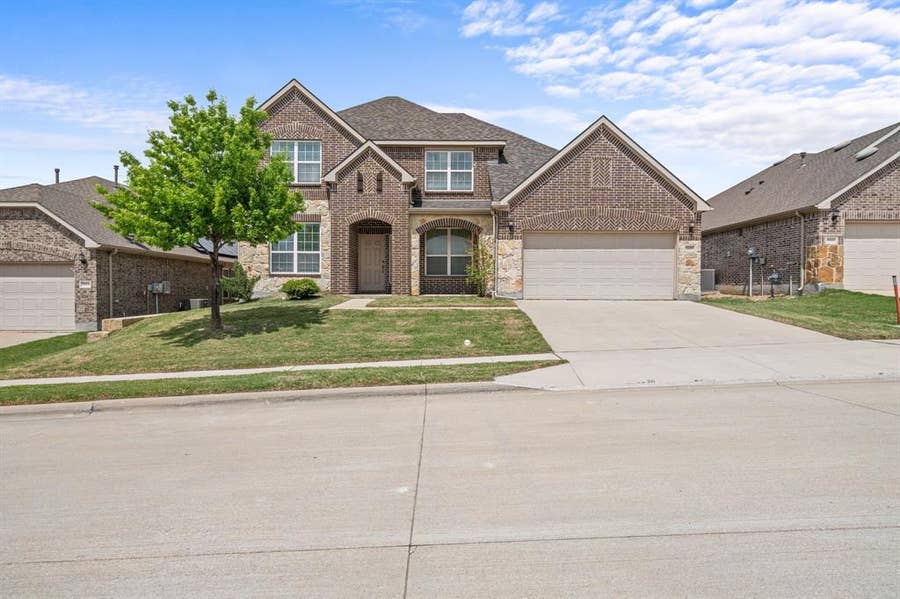 Property photo for 1929 Brahorn Lane, Fort Worth, TX