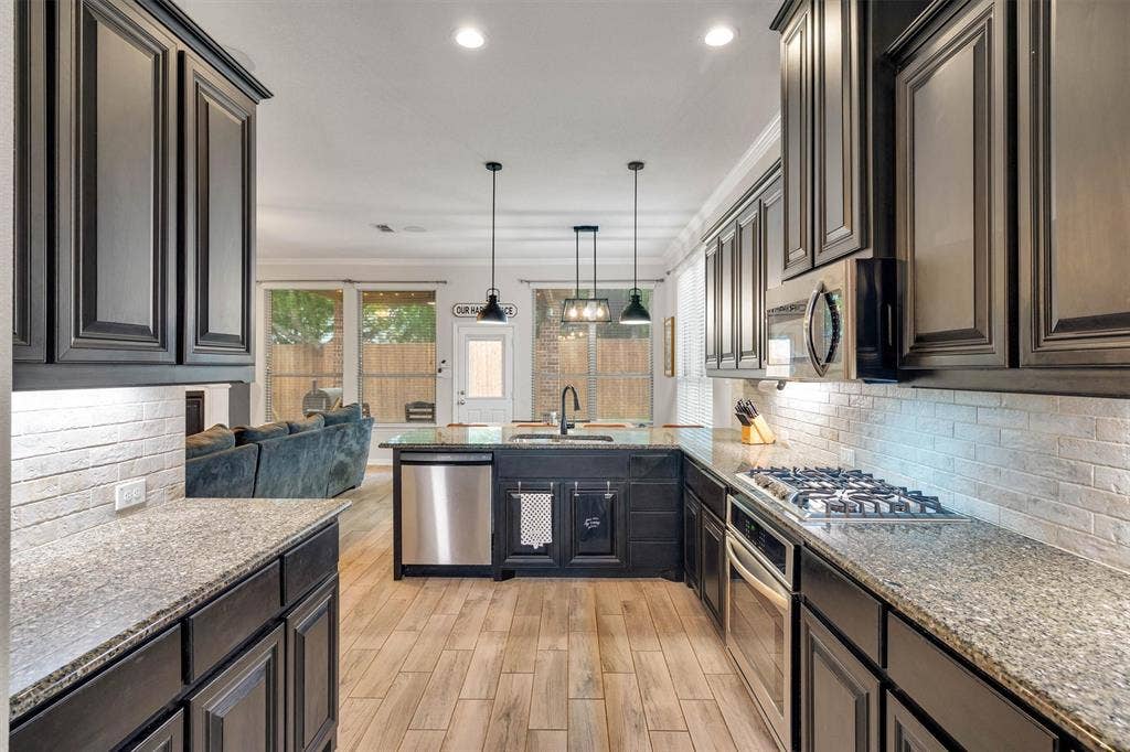 3233 Burgundy Lane, Midlothian, TX 76065 3233 Burgundy Lane, Midlothian, TX 76065