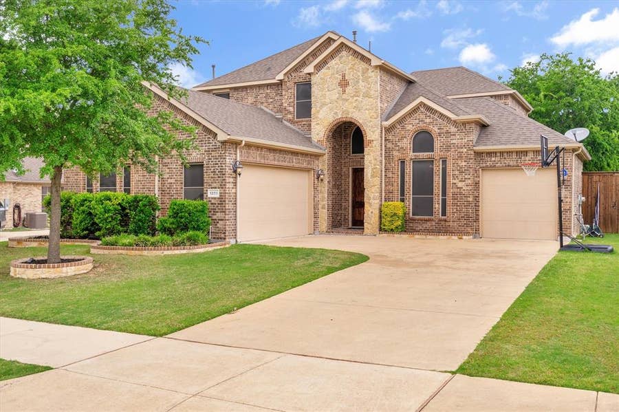 Property photo for 3233 Burgundy Lane, Midlothian, TX