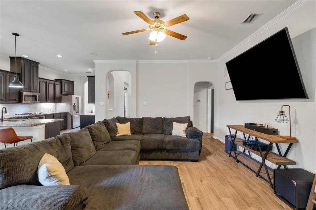 3233 Burgundy Lane, Midlothian, TX 76065 3233 Burgundy Lane, Midlothian, TX 76065