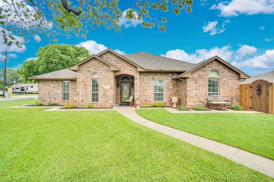 Property photo for 502 Main Street, Maypearl, TX