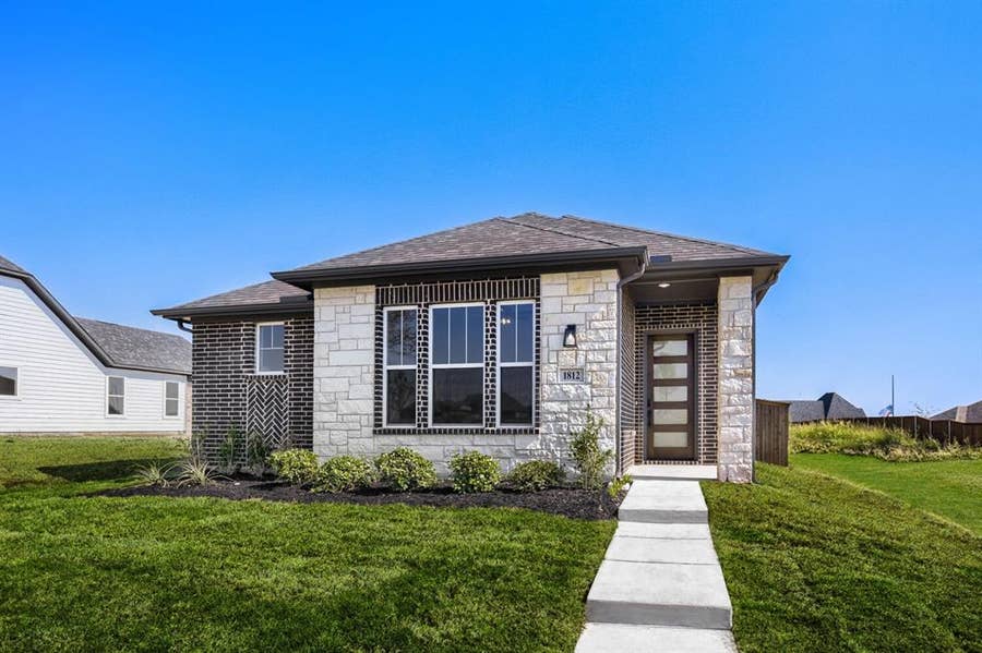 Property photo for 1812 Mann Road, Forney, TX