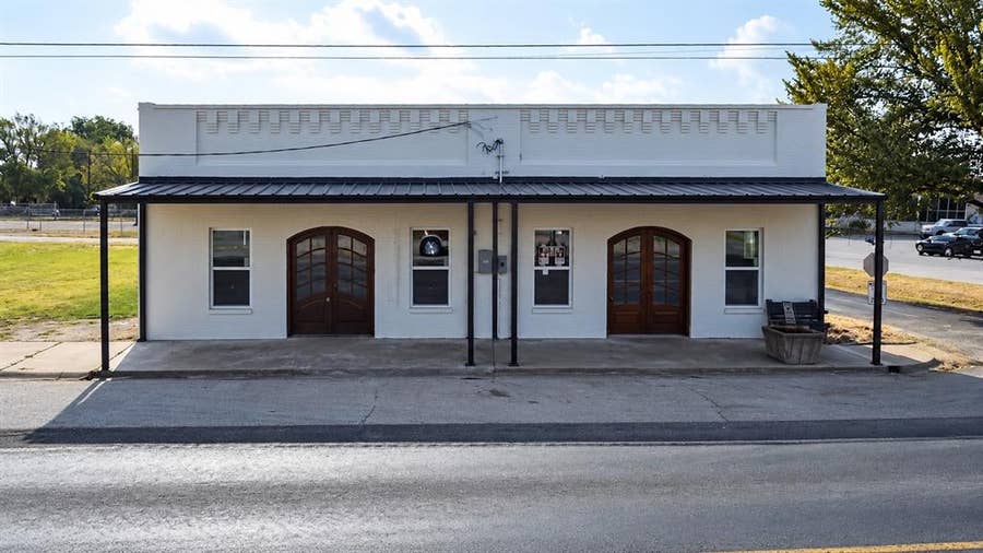Property photo for 201 N Main Street, Maypearl, TX