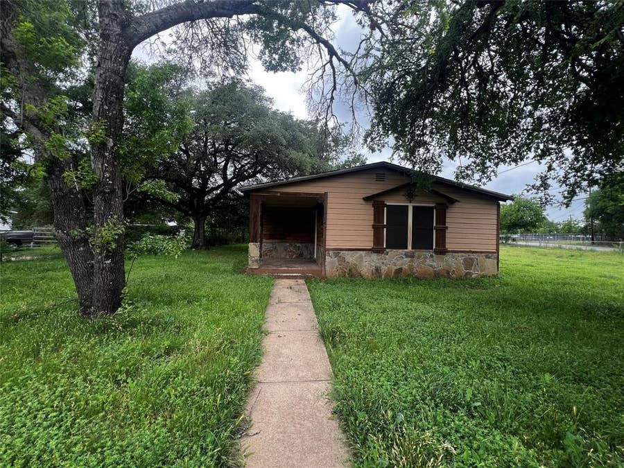 Property photo for 319 Ridgecrest Court, Azle, TX