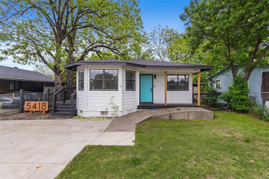 Property photo for 5418 Singleton Boulevard, Dallas, TX