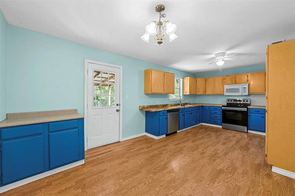 214 Wildflower Drive, Gun Barrel City, TX 75156 Kitchen featuring light hardwood / wood-style flooring, appliances with stainless steel finishes, and a wealth of natural light