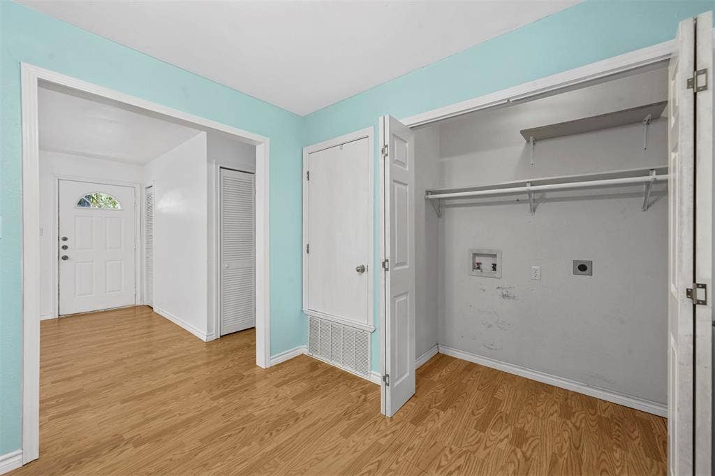 214 Wildflower Drive, Gun Barrel City, TX 75156 View of closet