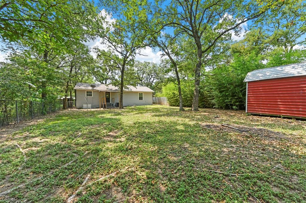 214 Wildflower Drive, Gun Barrel City, TX 75156 View of yard