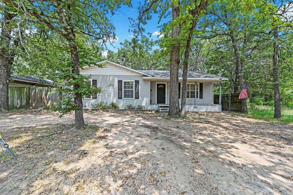 214 Wildflower Drive, Gun Barrel City, TX 75156 View of single story home