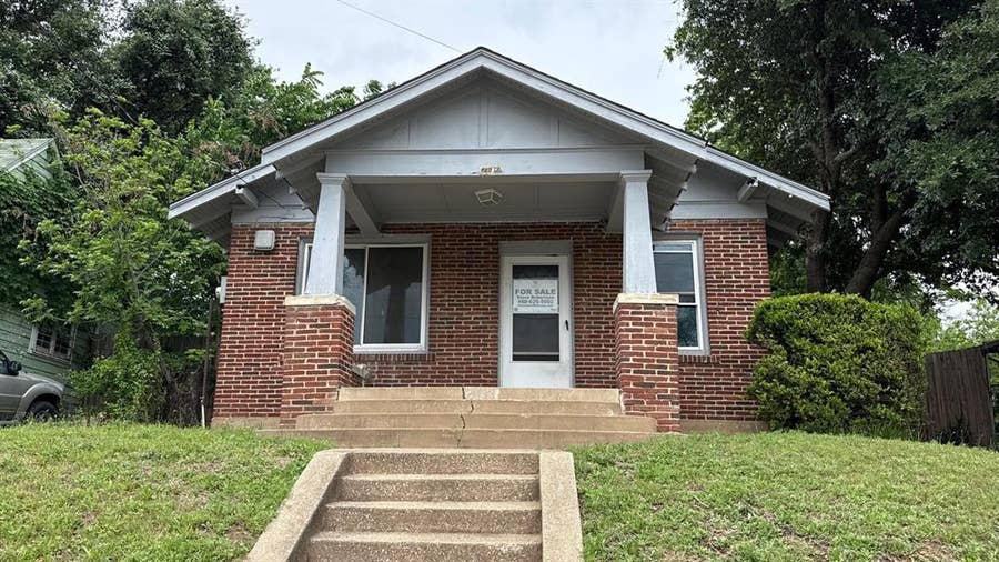 Property photo for 2611 Pine Street, Dallas, TX