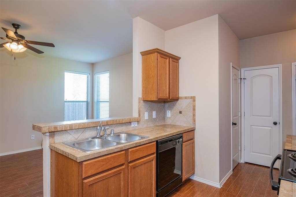 1426 Piedmont Drive, Mansfield, TX 76063 1426 Piedmont Drive, Mansfield, TX 76063