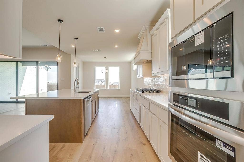 806 Feathergrass Court E, Haslet, TX 76052