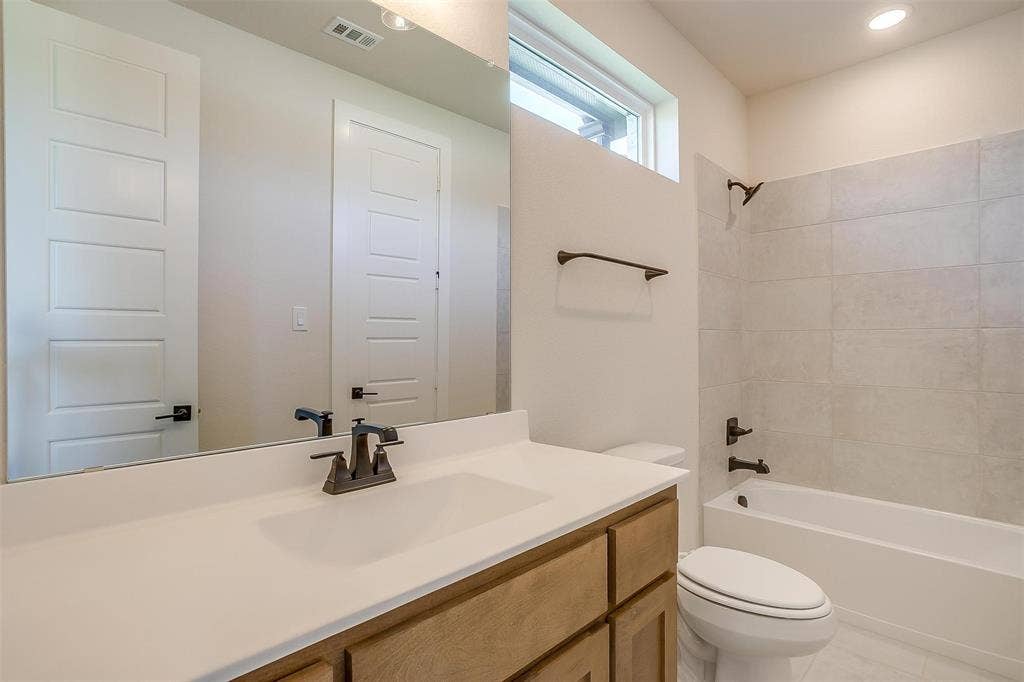 806 Feathergrass Court E, Haslet, TX 76052