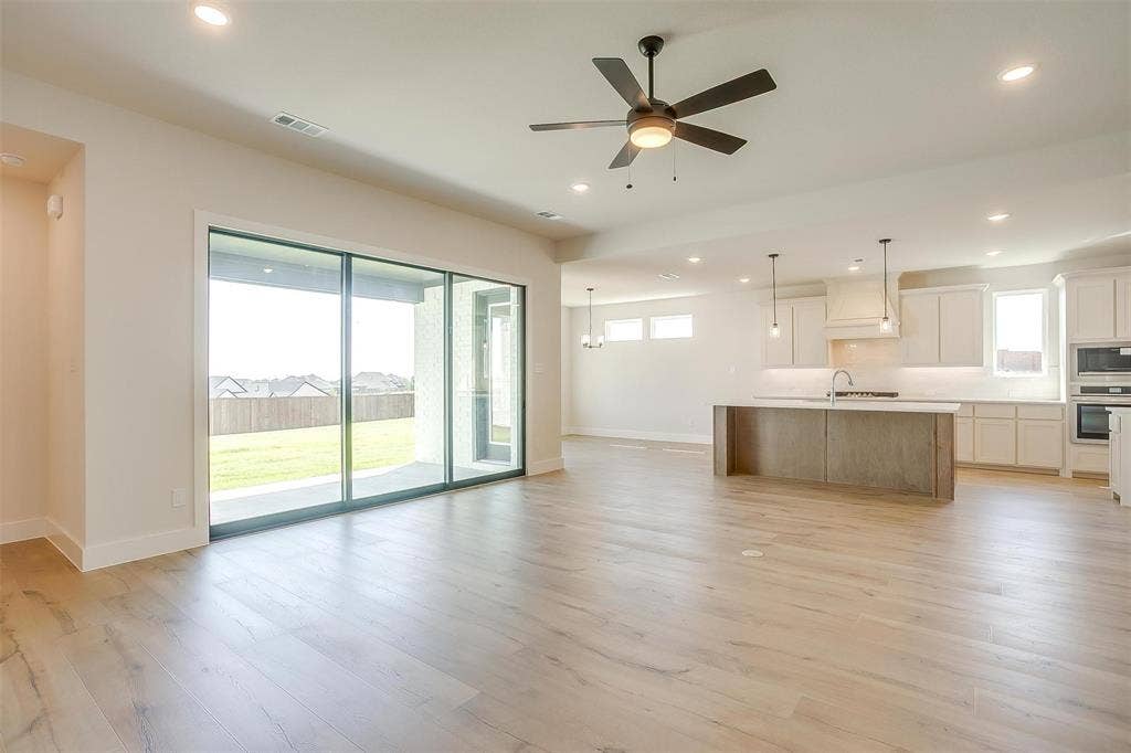 806 Feathergrass Court E, Haslet, TX 76052