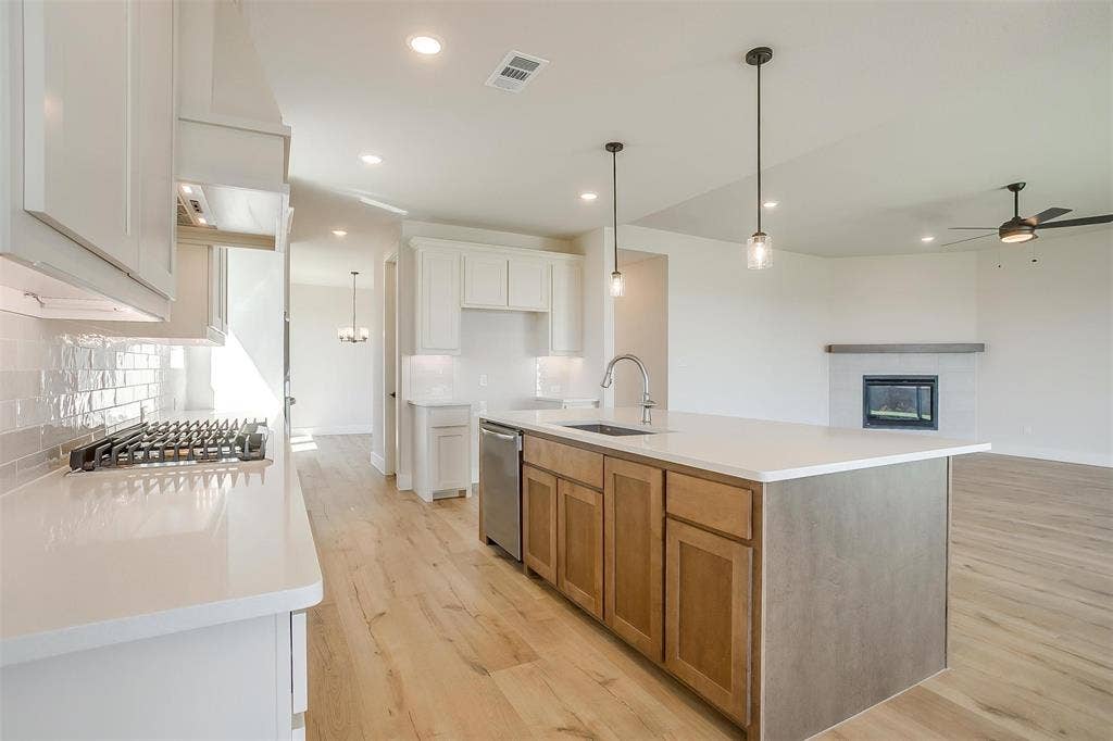 806 Feathergrass Court E, Haslet, TX 76052