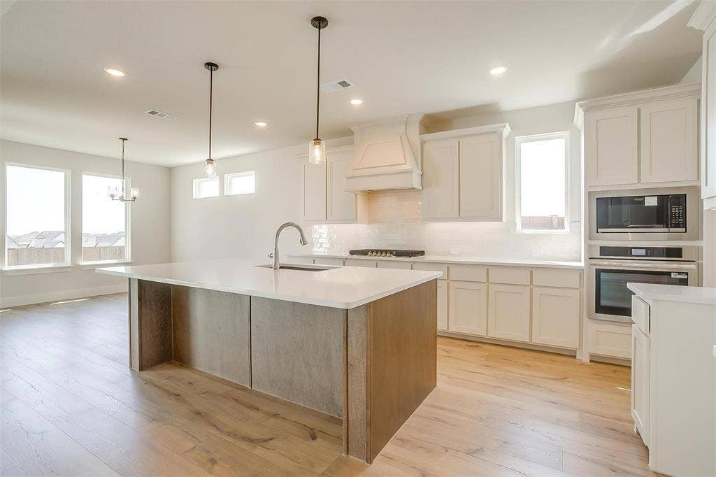 806 Feathergrass Court E, Haslet, TX 76052