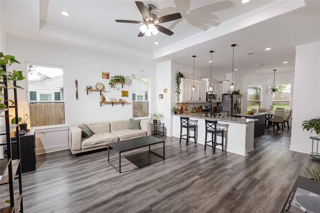 3231 Fairview Avenue, Dallas, TX 75223 3231 Fairview Avenue, Dallas, TX 75223