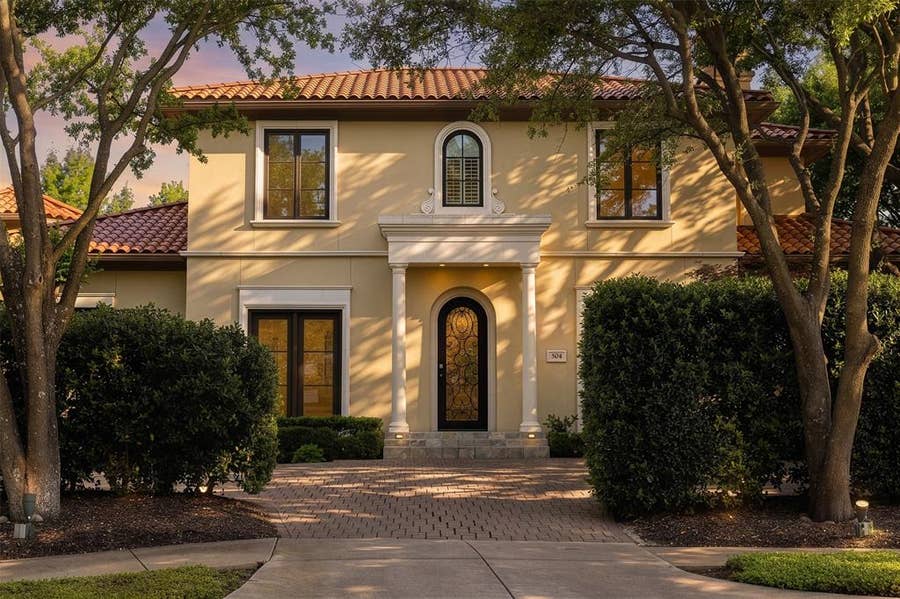 Property photo for 504 Byron Court, Irving, TX