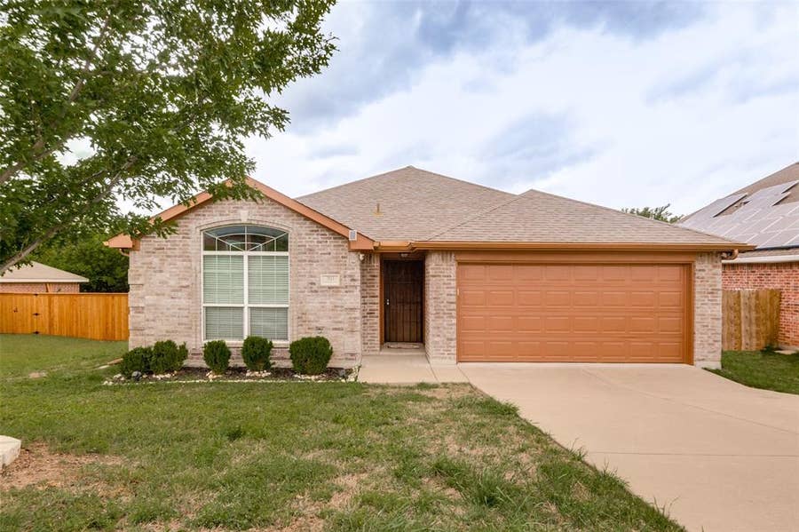 Property photo for 7813 Oak Garden Trail, Dallas, TX