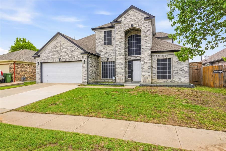 Property photo for 709 Gentry Drive, Arlington, TX
