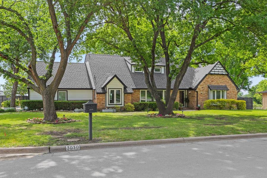 Property photo for 3010 S Country Club Road, Garland, TX