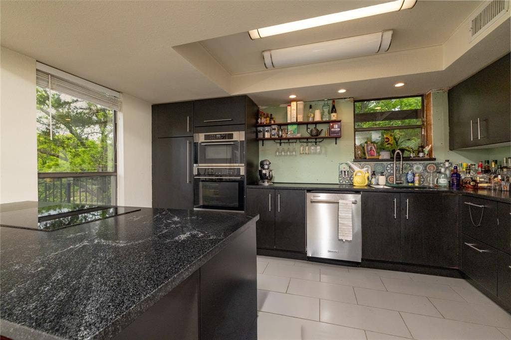 821 Cherlynne Drive, Cedar Hill, TX 75104 821 Cherlynne Drive, Cedar Hill, TX 75104