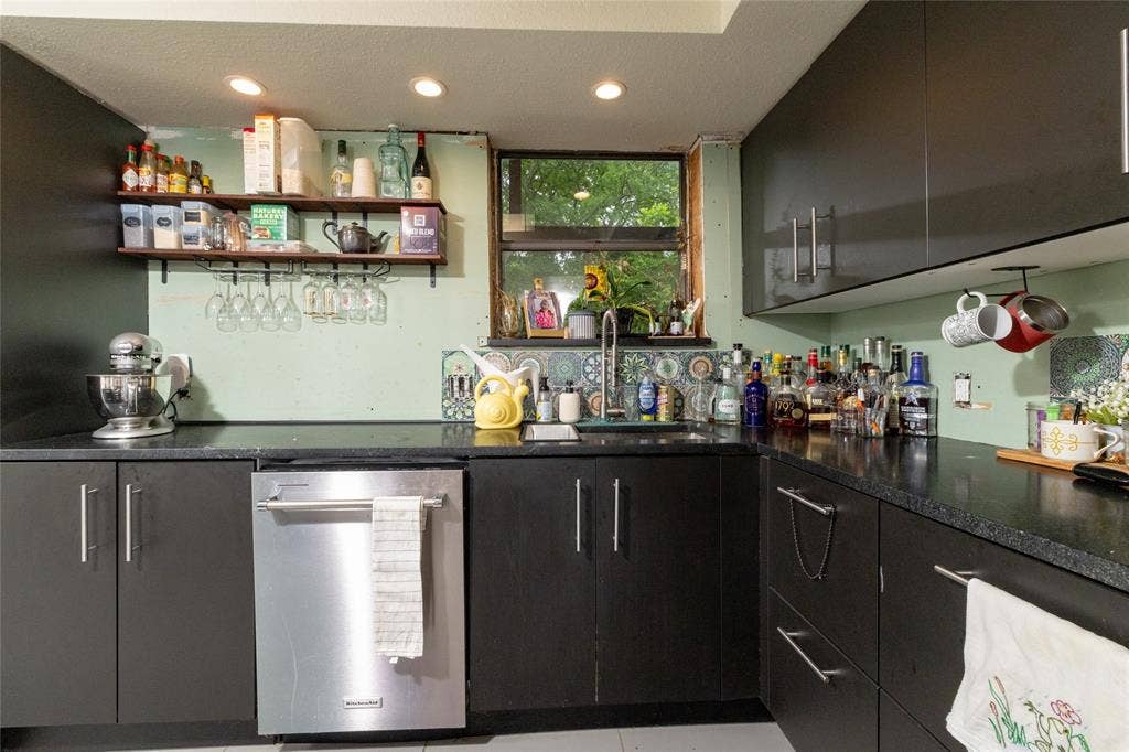 821 Cherlynne Drive, Cedar Hill, TX 75104 821 Cherlynne Drive, Cedar Hill, TX 75104