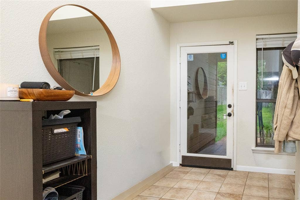 821 Cherlynne Drive, Cedar Hill, TX 75104 To back door
