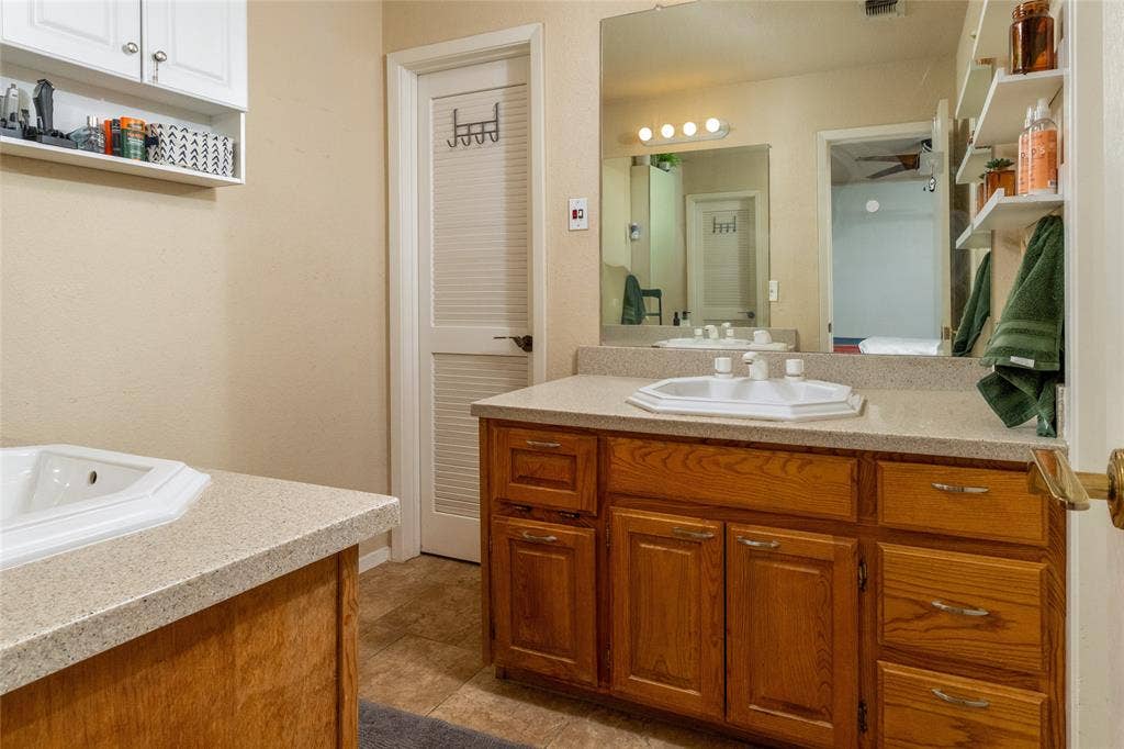 821 Cherlynne Drive, Cedar Hill, TX 75104 821 Cherlynne Drive, Cedar Hill, TX 75104