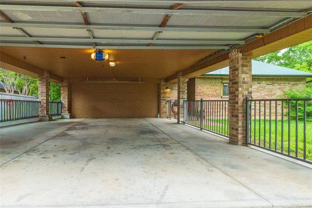 821 Cherlynne Drive, Cedar Hill, TX 75104 Carport and garage