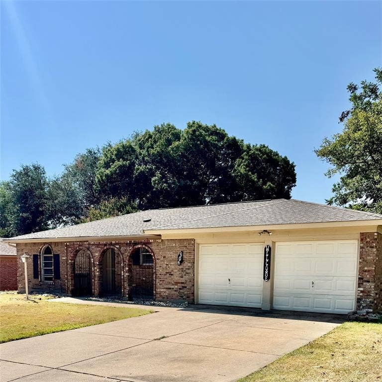 Property photo for 606 Pepperidge Court, Arlington, TX