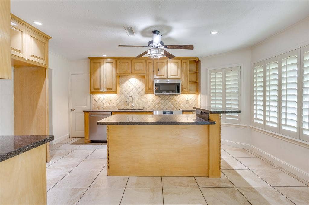 104 Wildwood Court, Azle, TX 76020 104 Wildwood Court, Azle, TX 76020