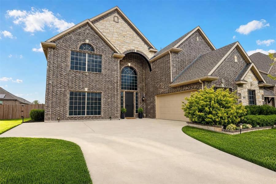 Property photo for 129 Quail Run Road, Red Oak, TX