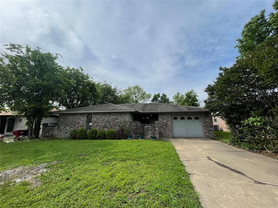 Property photo for 821 Loganwood Drive, Royse City, TX